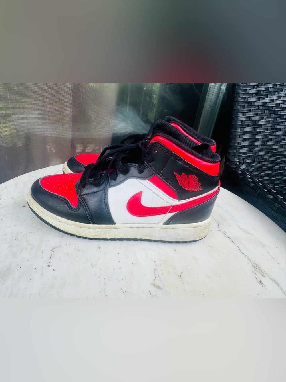 Nike Air Jordan 1 Mid Fire Red Black White GS Size 4Y